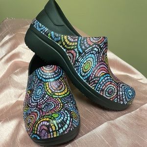 Crocs Neria Pro II Graphic Clogs